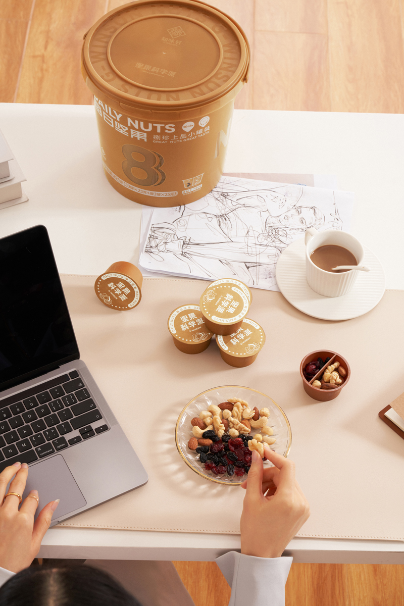 桶裝每日(rì)堅果鼻祖——知(zhī)味軒:打造健康美(měi)味的(de)營養選擇