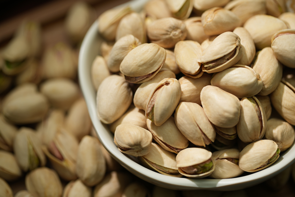 判斷開(kāi)心果是(shì)否新鮮的(de)方法